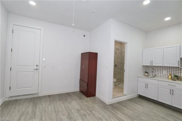 233 39th AVE NE, Naples, FL 34120