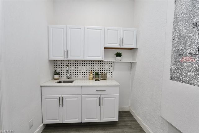 233 39th AVE NE, Naples, FL 34120