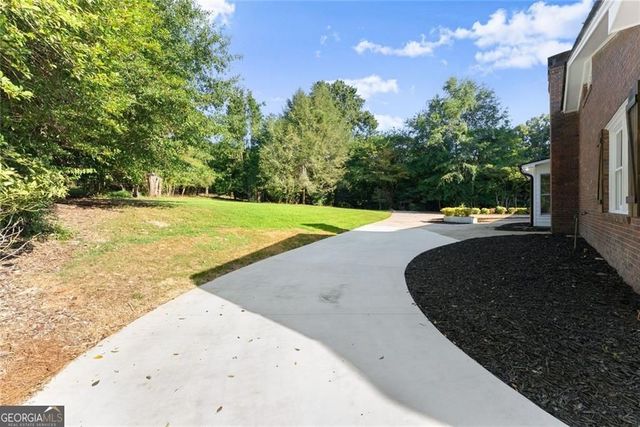1492 Burns Drive NE, Gainesville, GA 30501
