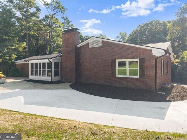 1492 Burns Drive NE, Gainesville, GA 30501