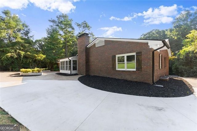 1492 Burns Drive NE, Gainesville, GA 30501