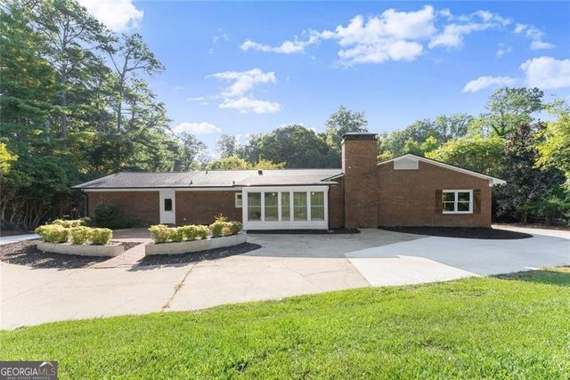 1492 Burns Drive NE, Gainesville, GA 30501