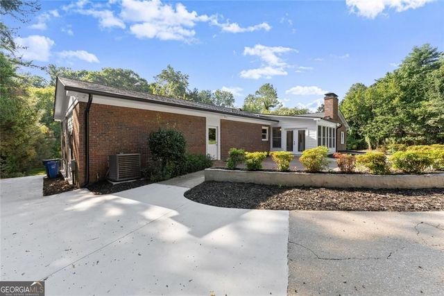 1492 Burns Drive NE, Gainesville, GA 30501