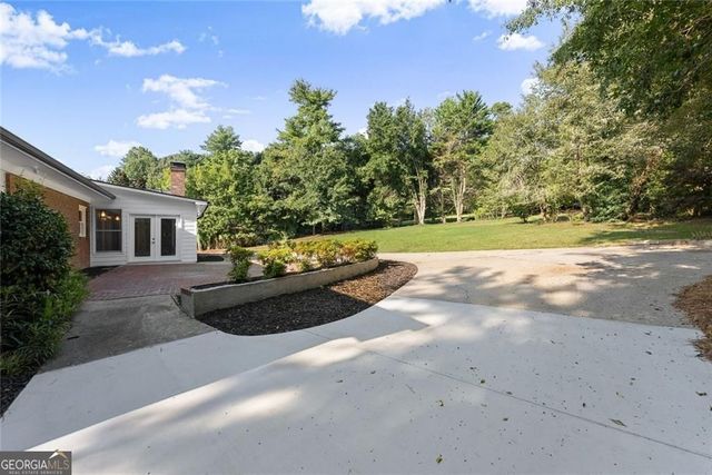 1492 Burns Drive NE, Gainesville, GA 30501