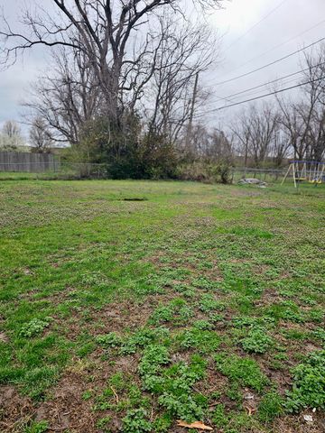 2565 E Atlantic Street, Springfield, MO 65803