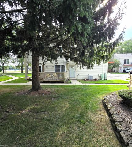 33688 Bayview Drive, New Baltimore, MI 48047