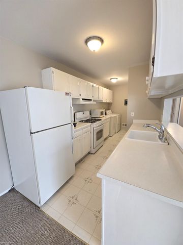 33688 Bayview Drive, New Baltimore, MI 48047