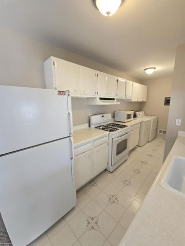 33688 Bayview Drive, New Baltimore, MI 48047