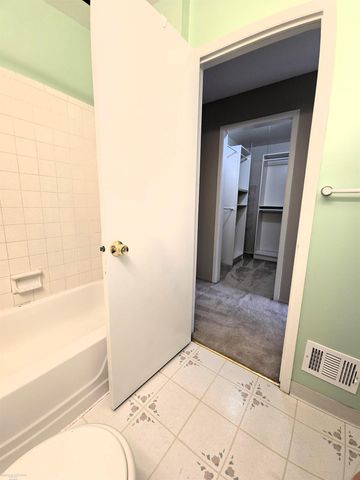 33688 Bayview Drive, New Baltimore, MI 48047