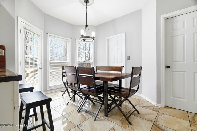 9704 Grandin Woods Rd, Louisville, KY 40299