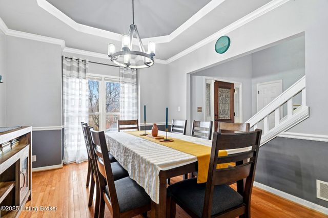 9704 Grandin Woods Rd, Louisville, KY 40299