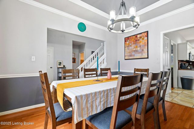 9704 Grandin Woods Rd, Louisville, KY 40299