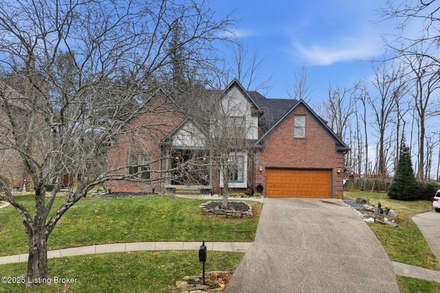 9704 Grandin Woods Rd, Louisville, KY 40299