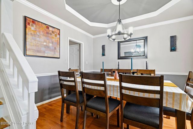 9704 Grandin Woods Rd, Louisville, KY 40299