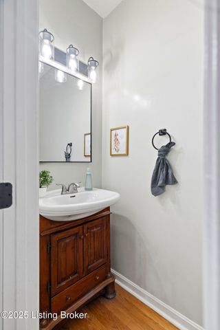 9704 Grandin Woods Rd, Louisville, KY 40299