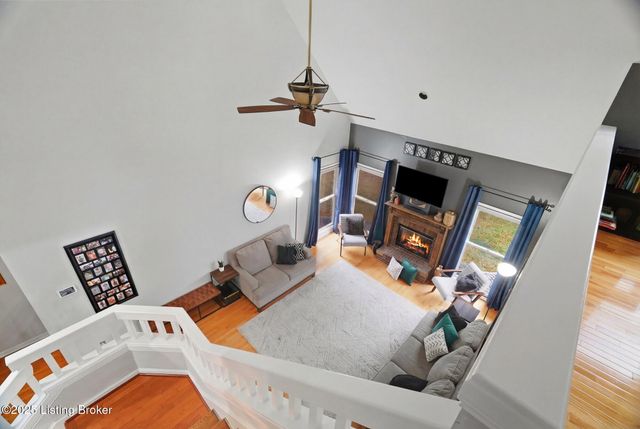 9704 Grandin Woods Rd, Louisville, KY 40299