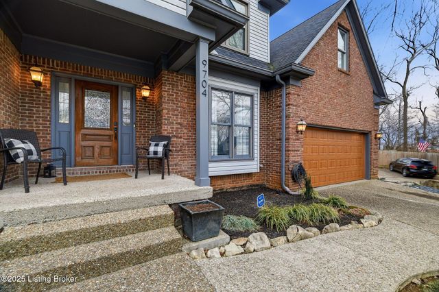 9704 Grandin Woods Rd, Louisville, KY 40299