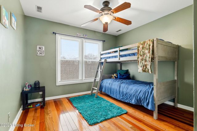 9704 Grandin Woods Rd, Louisville, KY 40299