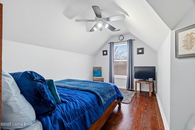 9704 Grandin Woods Rd, Louisville, KY 40299