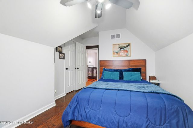 9704 Grandin Woods Rd, Louisville, KY 40299