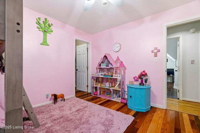 9704 Grandin Woods Rd, Louisville, KY 40299