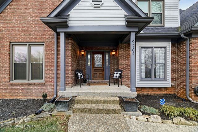 9704 Grandin Woods Rd, Louisville, KY 40299