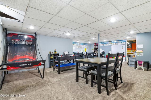 9704 Grandin Woods Rd, Louisville, KY 40299