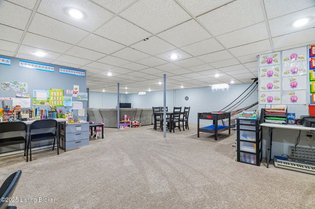 9704 Grandin Woods Rd, Louisville, KY 40299