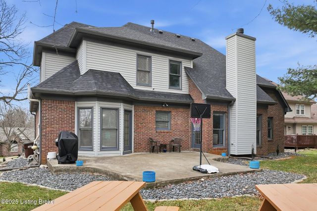 9704 Grandin Woods Rd, Louisville, KY 40299