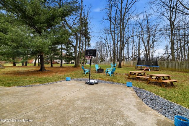 9704 Grandin Woods Rd, Louisville, KY 40299