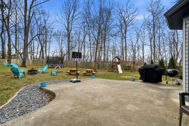 9704 Grandin Woods Rd, Louisville, KY 40299