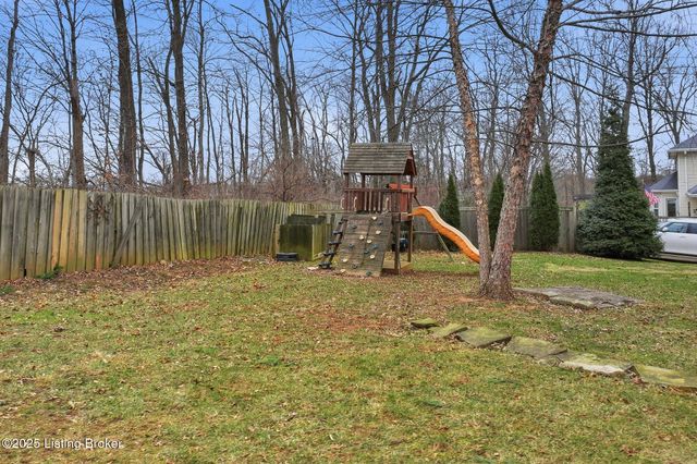 9704 Grandin Woods Rd, Louisville, KY 40299