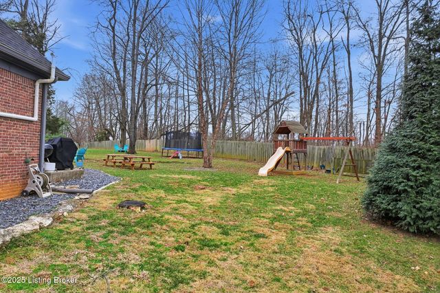 9704 Grandin Woods Rd, Louisville, KY 40299