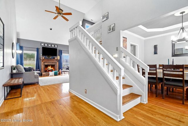 9704 Grandin Woods Rd, Louisville, KY 40299