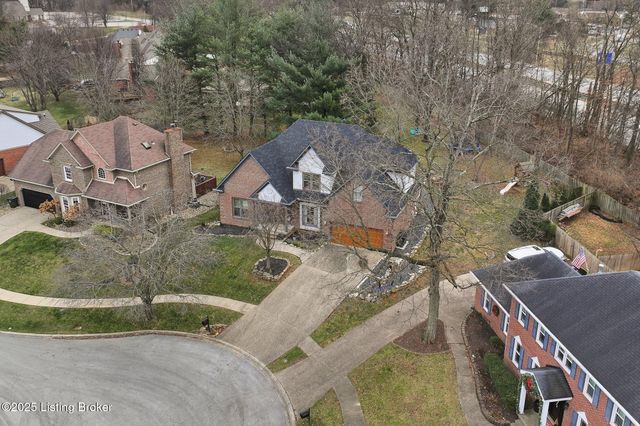 9704 Grandin Woods Rd, Louisville, KY 40299