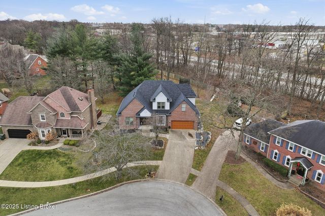 9704 Grandin Woods Rd, Louisville, KY 40299