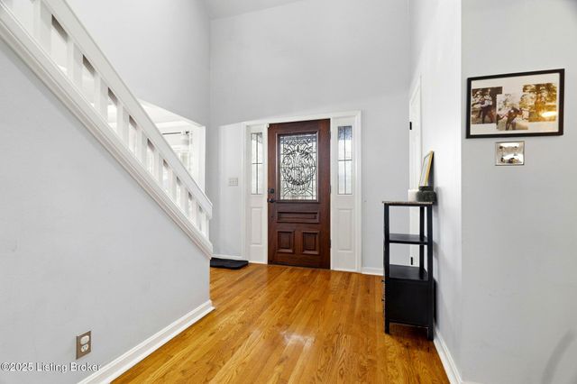 9704 Grandin Woods Rd, Louisville, KY 40299