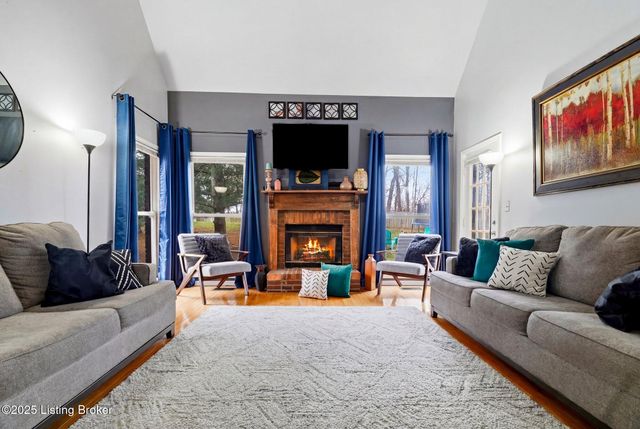 9704 Grandin Woods Rd, Louisville, KY 40299