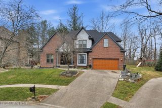 9704 Grandin Woods Rd, Louisville, KY 40299