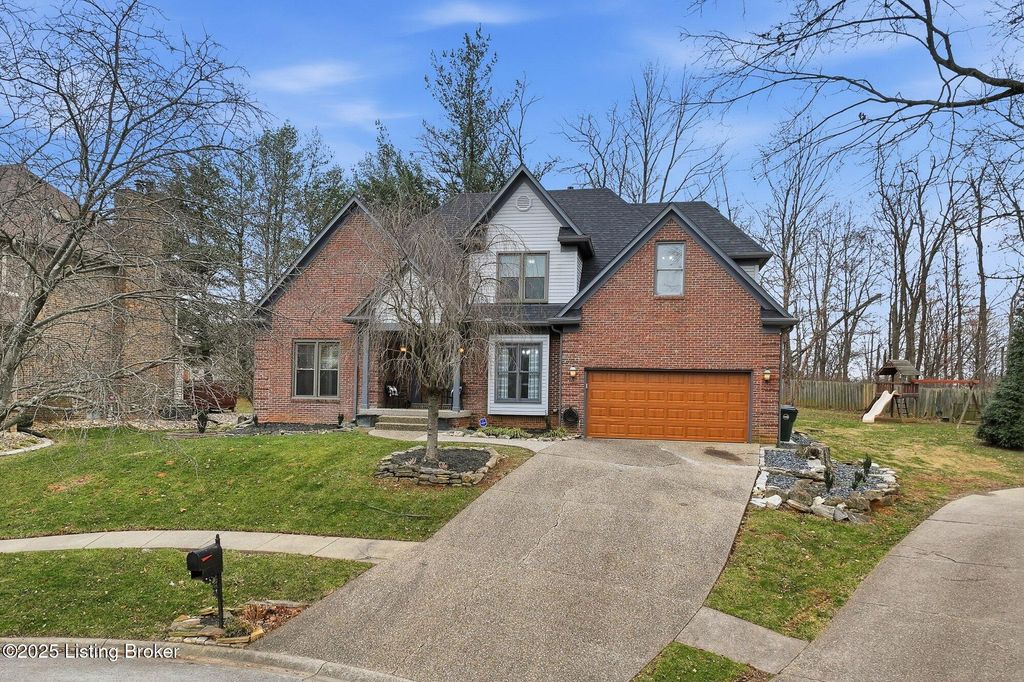 9704 Grandin Woods Rd, Louisville, KY 40299