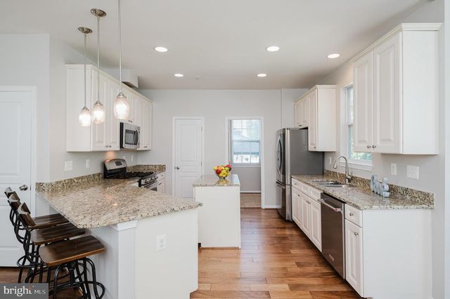 8402 STANSBURY LAKE DR, Baltimore, MD 21222