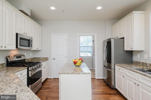8402 STANSBURY LAKE DR, Baltimore, MD 21222