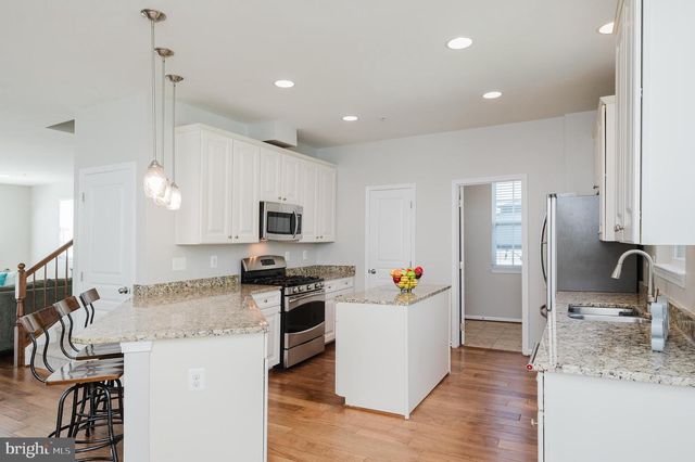 8402 STANSBURY LAKE DR, Baltimore, MD 21222