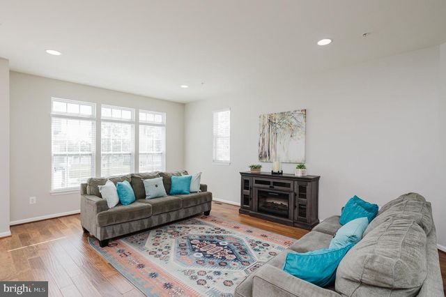 8402 STANSBURY LAKE DR, Baltimore, MD 21222