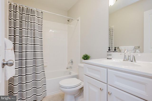 8402 STANSBURY LAKE DR, Baltimore, MD 21222