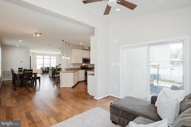 8402 STANSBURY LAKE DR, Baltimore, MD 21222