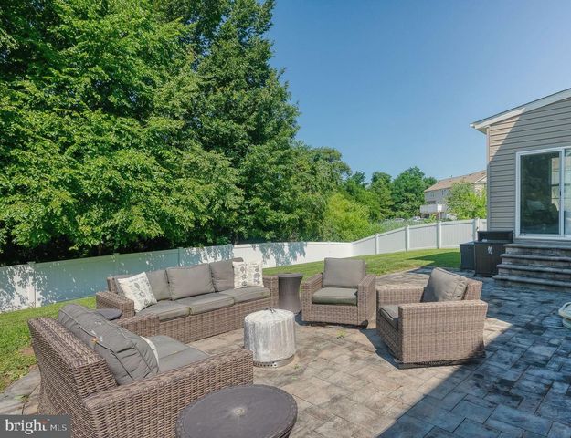 8402 STANSBURY LAKE DR, Baltimore, MD 21222