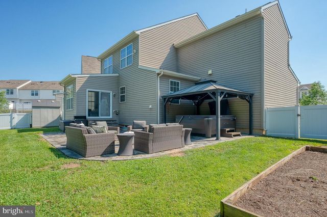 8402 STANSBURY LAKE DR, Baltimore, MD 21222