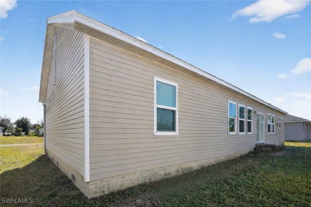 2808 34th ST SW, Lehigh Acres, FL 33976
