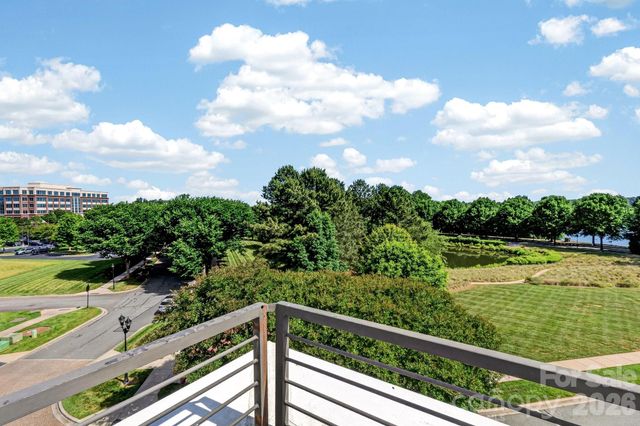 262 Harbour Place Drive 15, Davidson, NC 28036